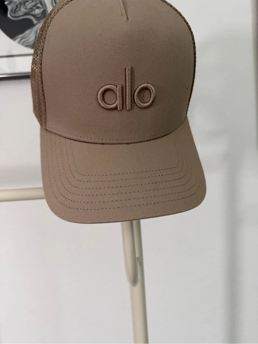 ALO Yoga Kids Trucker Hat - Taupe Brown